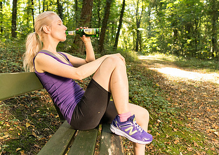 Auch zu der Jahreszeit, in der die Temperaturen sinken wollen viele fit bleiben und nicht auf ihr geliebtes und belohnendes Bier nach der Trainingseinheit verzichten. Doch wie passt das eigentlich zusammen, Bier und Sport? Foto: Chris Weiß, Mainpost